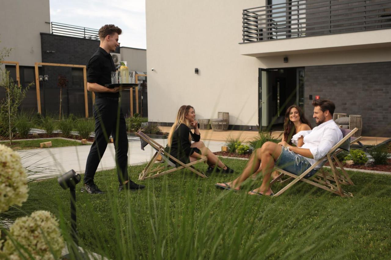 Resto Inn - Smart Apartamenty Blisko Energylandii Polwies Luaran gambar