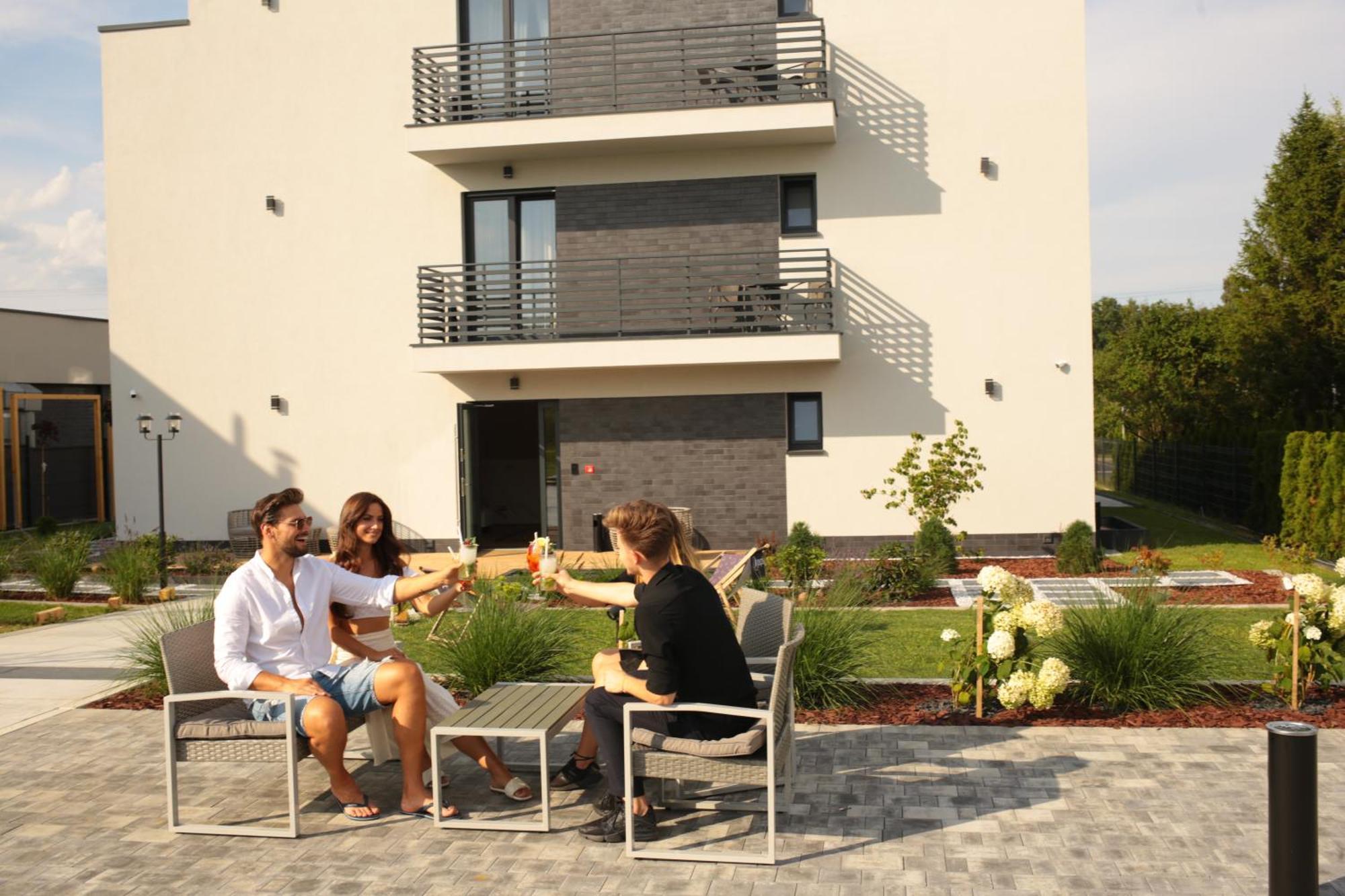 Resto Inn - Smart Apartamenty Blisko Energylandii Polwies Luaran gambar